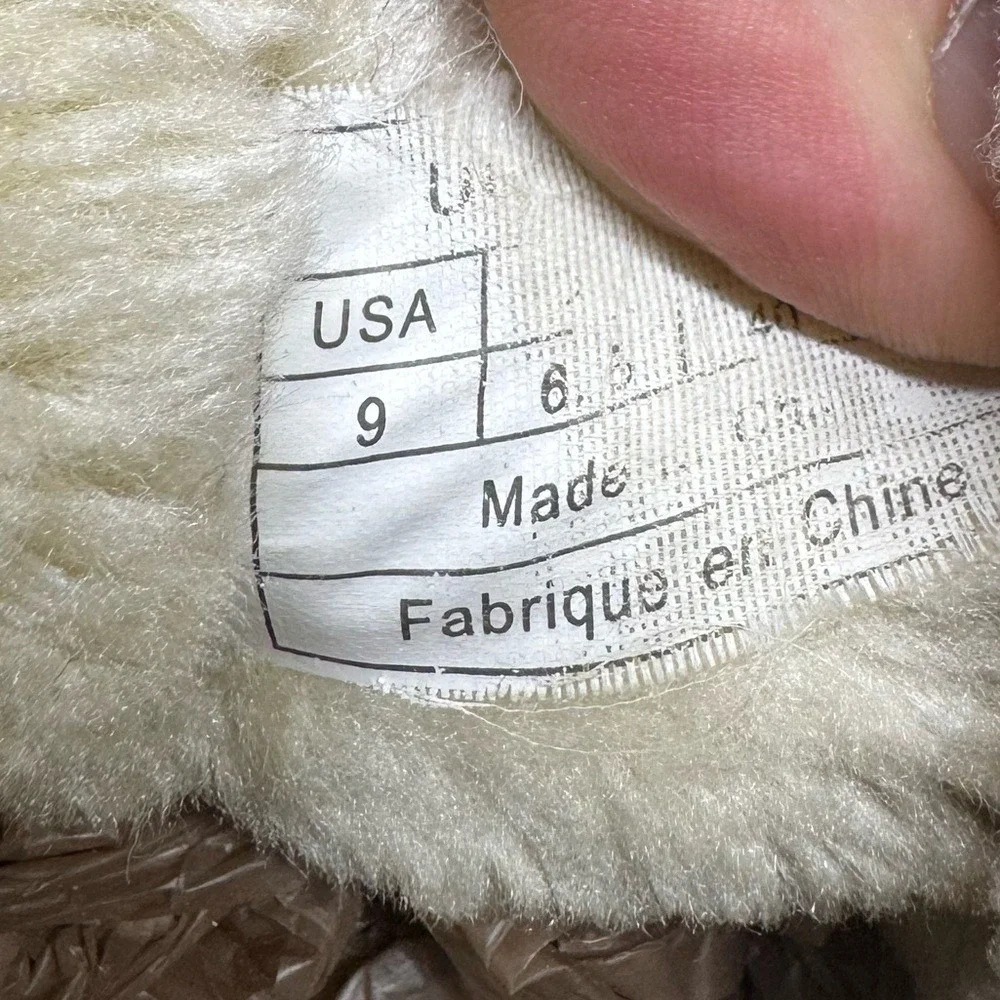 Ugg Australia Classic Short II Suede Sheepskin Boot Size 9 Shearling Cream